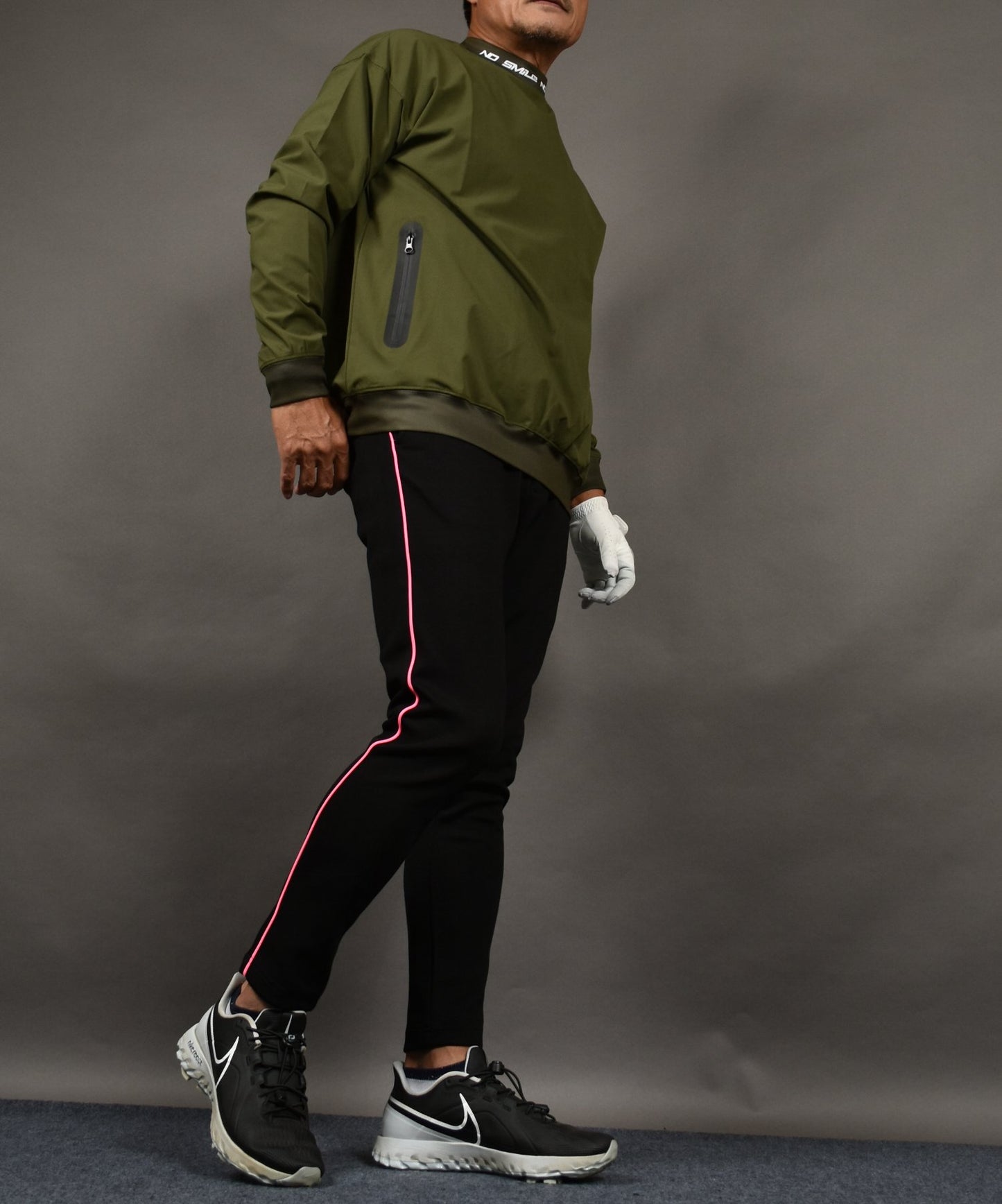 パイピングライン入りエアーポンチアンクル丈テーパードゴルフパンツ(CG-24020)