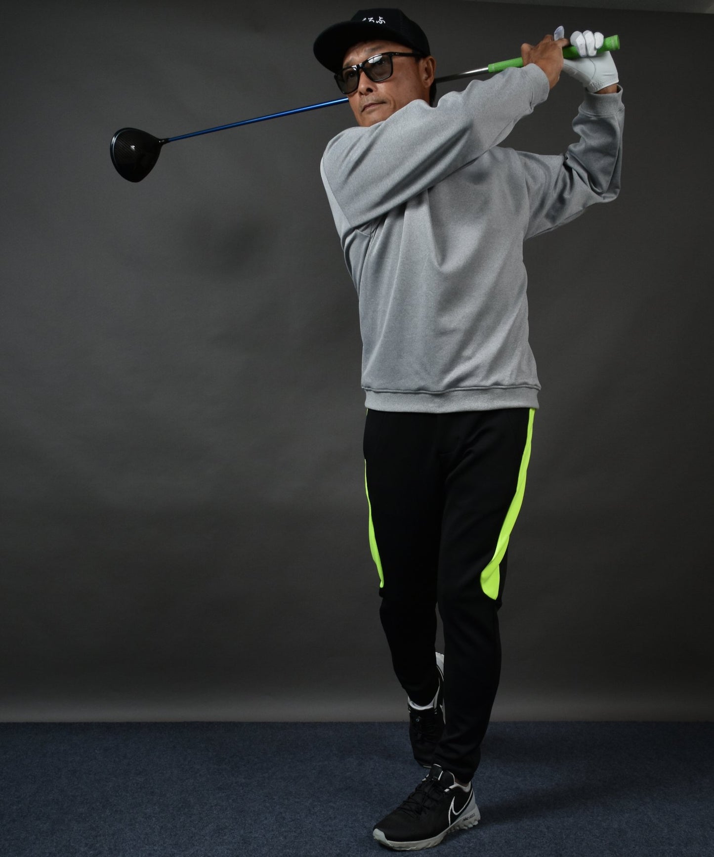 ポンチ素材バックロゴ入り長袖モックネック&テーパードゴルフパンツセットアップ(CG-SET4019A)