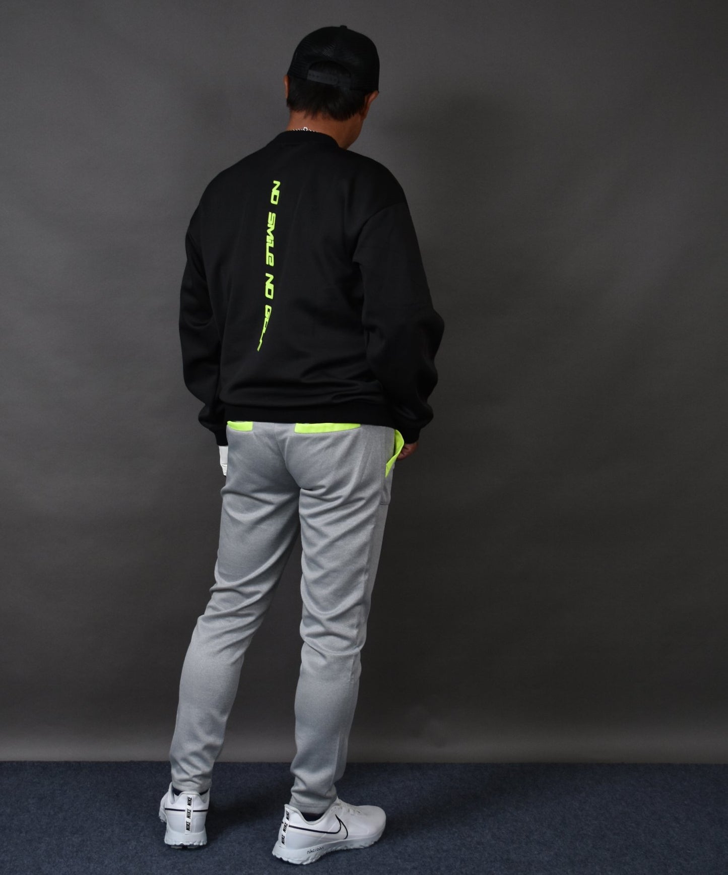 ポンチ素材バックロゴ入り長袖モックネック&テーパードゴルフパンツセットアップ(CG-SET4019C)