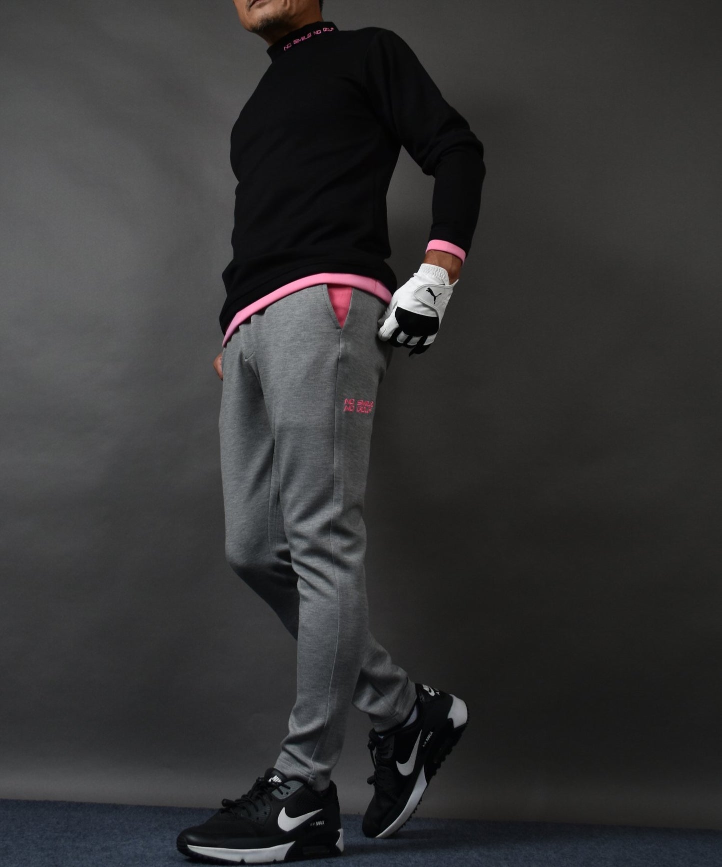 ピンク刺繍入りエアーポンチアンクル丈テーパードゴルフパンツ(CG-24016)