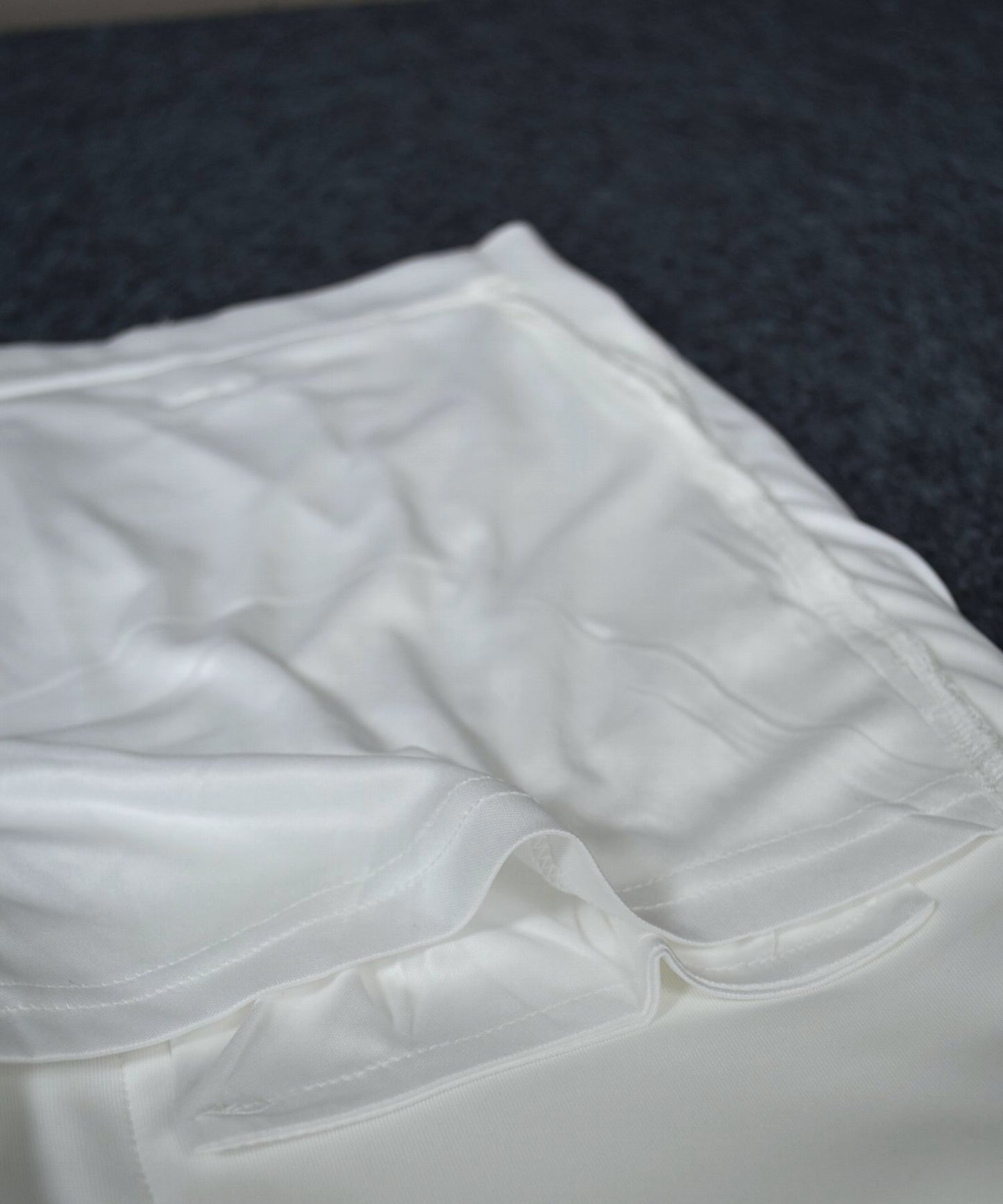 白パンツの不安を解消する、裏地付きポンチストレッチカーゴタイプゴルフパンツ（CG-26009）