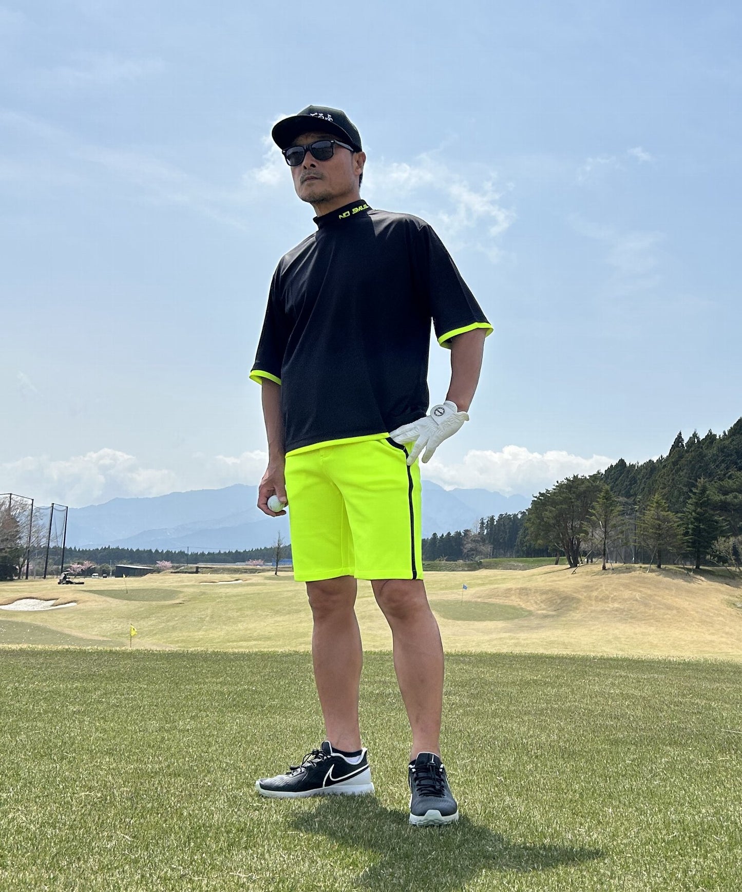 ボックスシルエット半袖モックネック&ショートパンツゴルフセットアップ(CG-SET505YE)