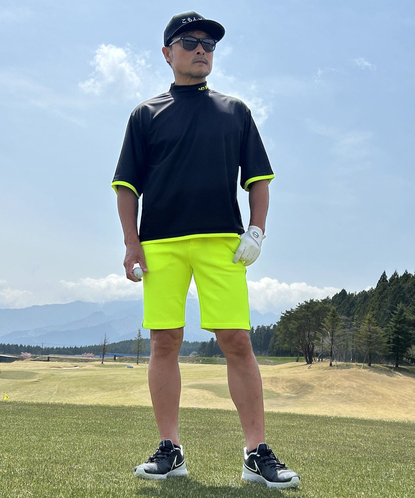 ボックスシルエット半袖モックネック&ショートパンツゴルフセットアップ(CG-SET505YE)