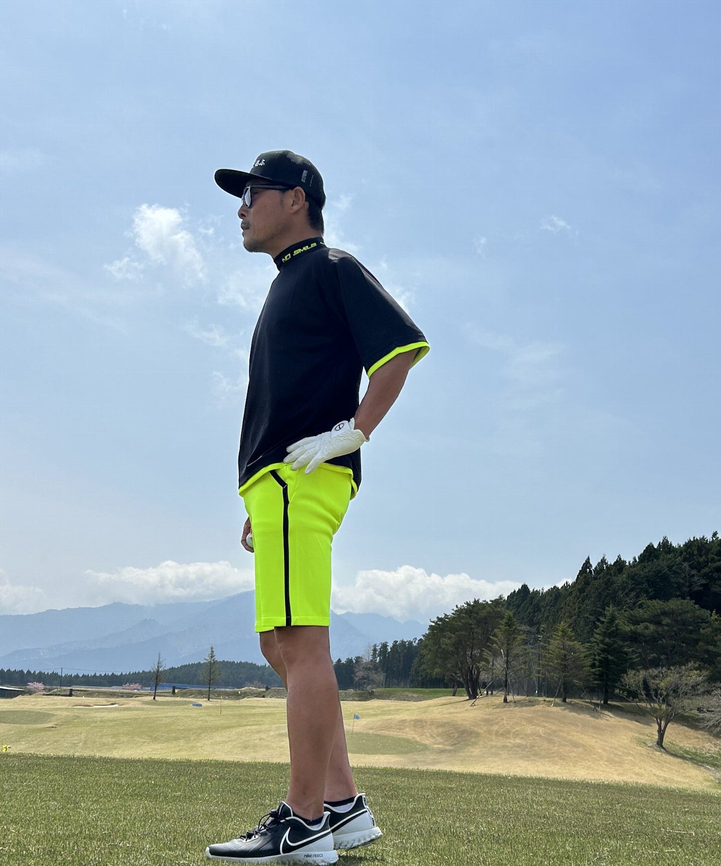 ボックスシルエット半袖モックネック&ショートパンツゴルフセットアップ(CG-SET505YE)