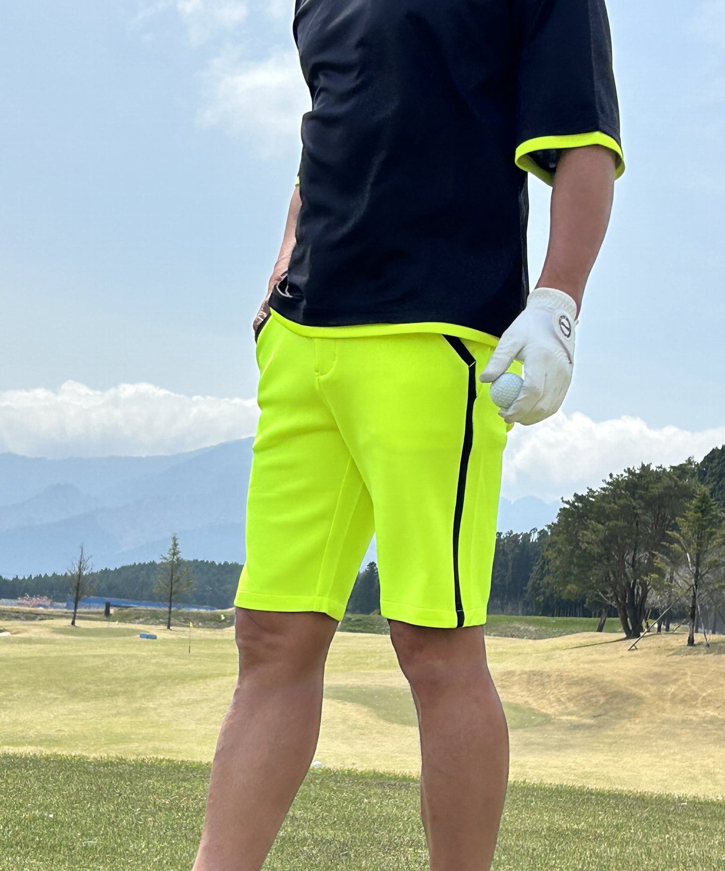 ボックスシルエット半袖モックネック&ショートパンツゴルフセットアップ(CG-SET505YE)