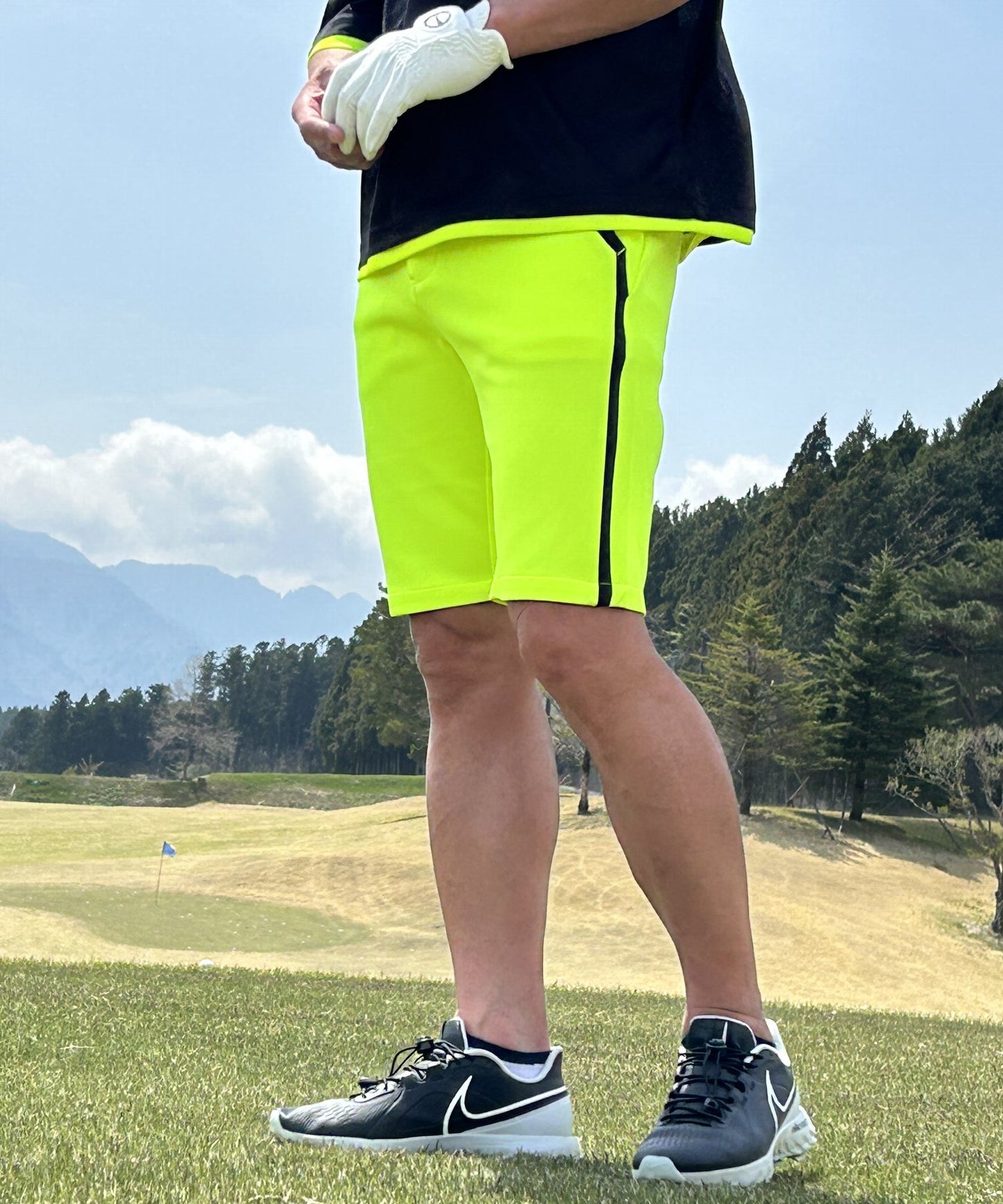 ボックスシルエット半袖モックネック&ショートパンツゴルフセットアップ(CG-SET505YE)